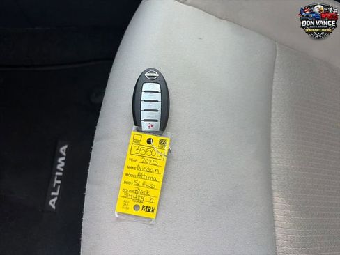 Used 2025 Nissan Altima 2.5 SV FWD image 27