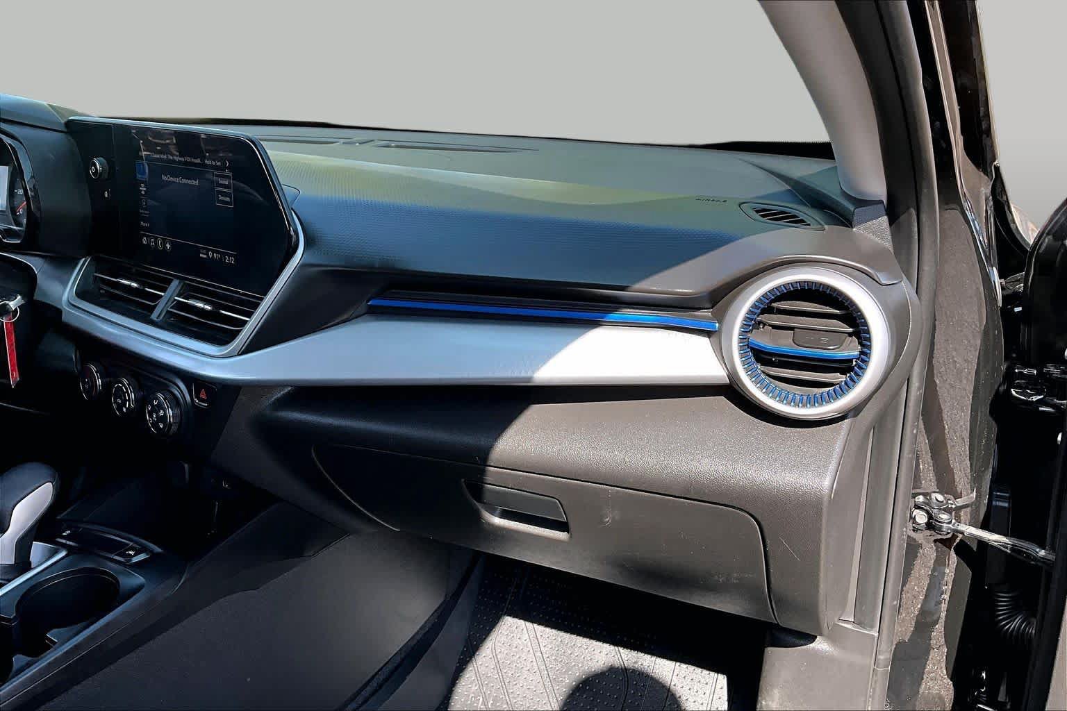 Used 2025 Chevrolet Trax LS w/ LS Convenience Package FWD image 17