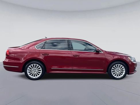 Used 2017 Volkswagen Passat 1.8T SE image 2