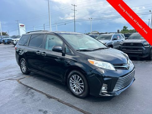 Used 2020 Toyota Sienna XLE FWD image 24