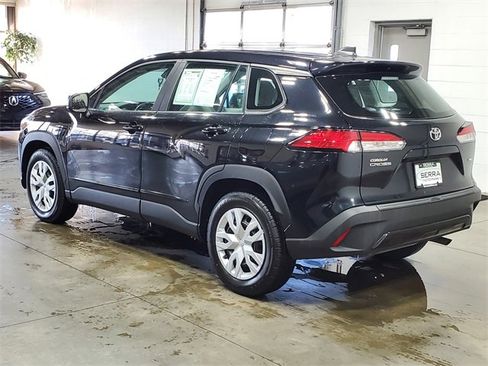 Used 2022 Toyota Corolla Cross L image 6