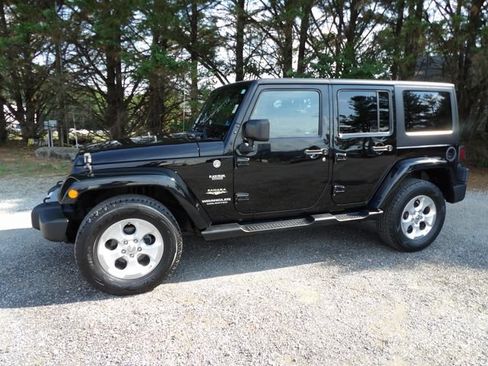 Used 2015 Jeep Wrangler Unlimited Sahara w/ Connectivity Group AWD/4WD image 1