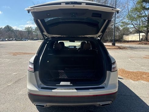 Used 2023 Lincoln Nautilus Reserve w/ Luxury Package image 25