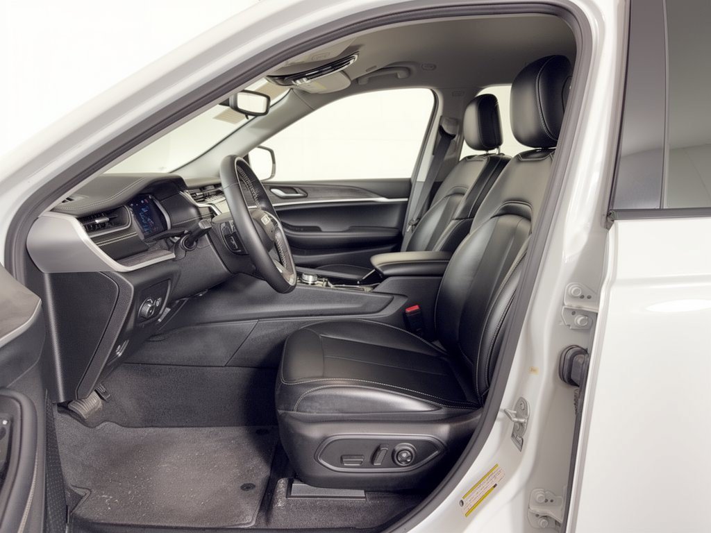 Used 2021 Jeep Grand Cherokee L Limited RWD image 5