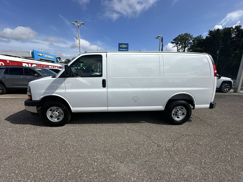 Used 2025 Chevrolet Express 2500 w/ Driver Convenience Package RWD image 13