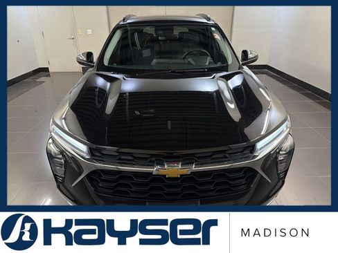 Used 2025 Chevrolet Trax LT w/ Driver Confidence Package FWD image 2