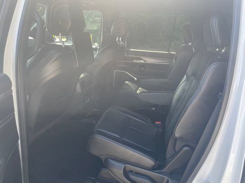 Used 2023 Jeep Wagoneer Series II AWD/4WD image 19