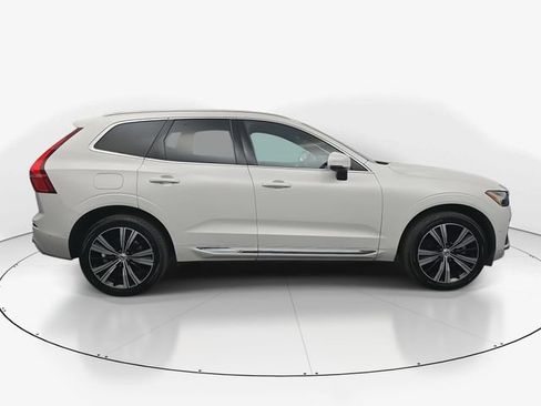 Used 2023 Volvo XC60 B5 Plus image 11