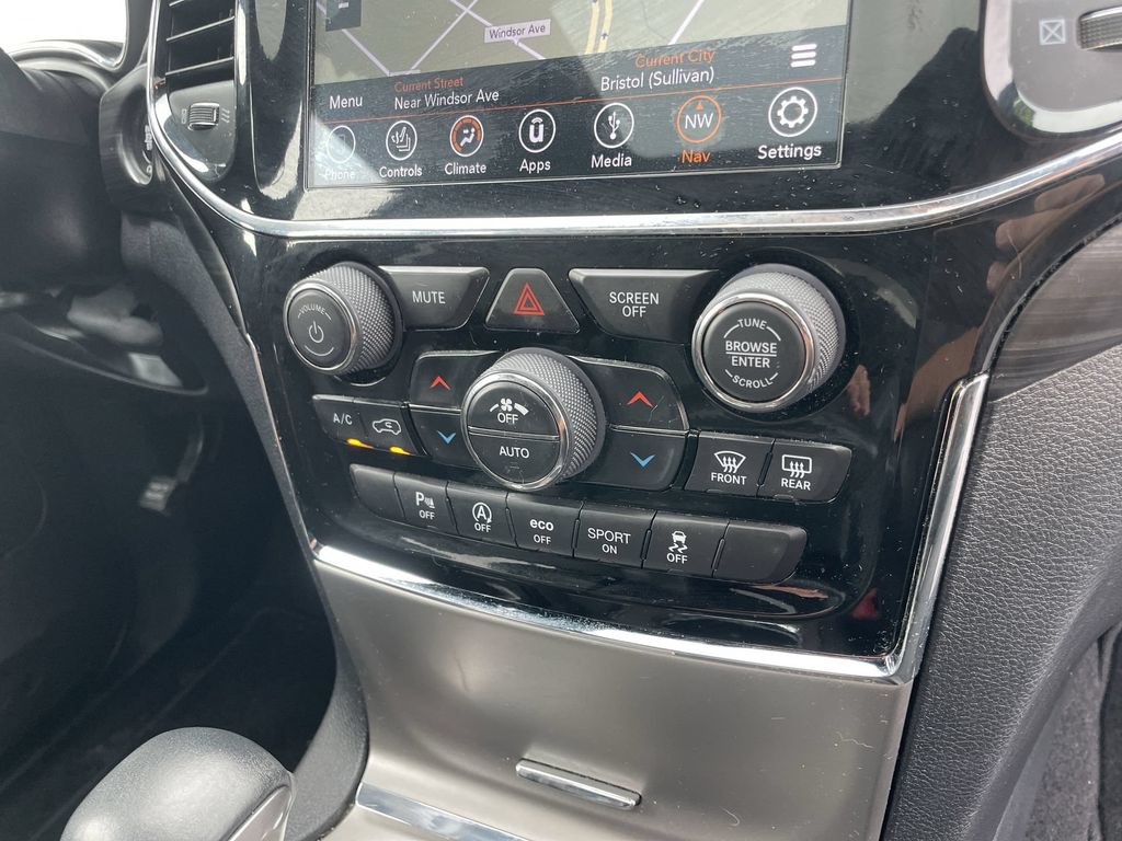 Used 2019 Jeep Grand Cherokee Altitude AWD/4WD image 28