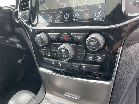 Used 2019 Jeep Grand Cherokee Altitude AWD/4WD image 28