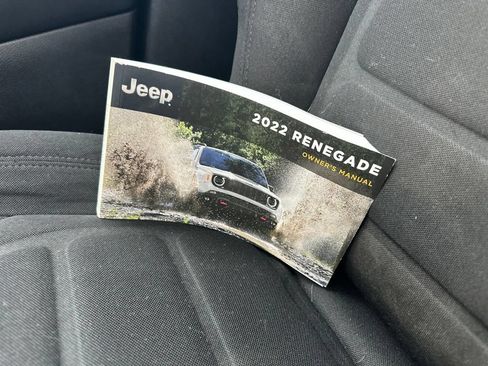 Used 2022 Jeep Renegade Latitude AWD/4WD image 43