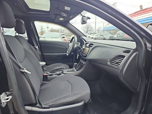 Used 2012 Chrysler 200 Touring FWD image 21