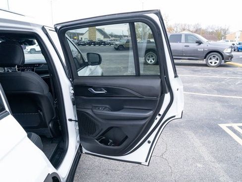 Certified 2025 Jeep Grand Cherokee Laredo X image 12