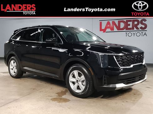 Used 2024 Kia Sorento LX image 1
