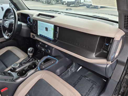 Used 2022 Ford Bronco Wildtrak AWD/4WD image 34