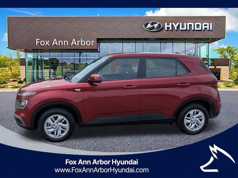 Certified 2024 Hyundai Venue SE FWD image 2