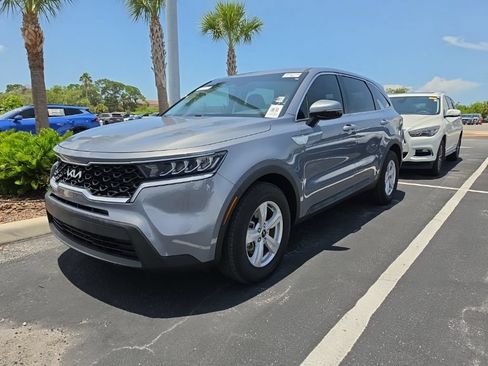 Used 2023 Kia Sorento LX FWD image 5