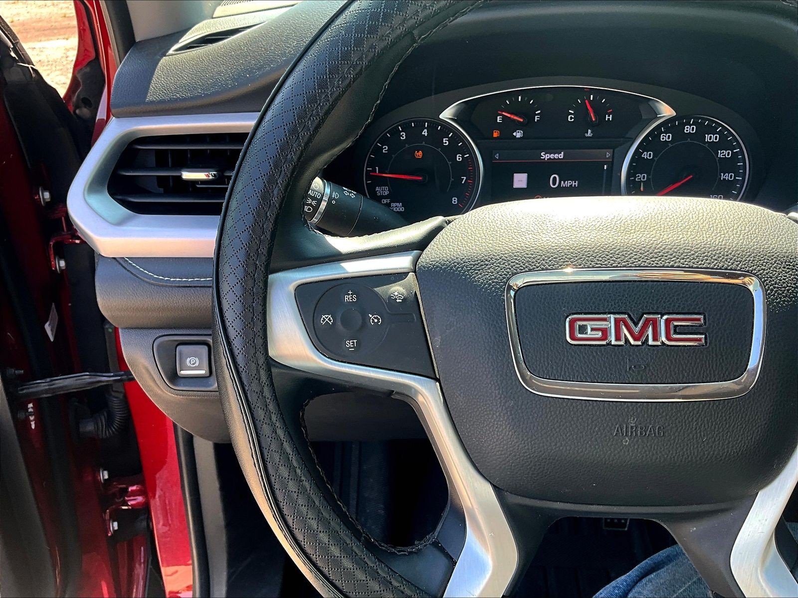 Used 2023 GMC Acadia SLT FWD image 11