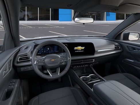 New 2025 Chevrolet Traverse LT w/ Driver Confidence Package FWD image 15