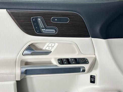Certified 2026 Mercedes-Benz GLB 250 4MATIC image 17