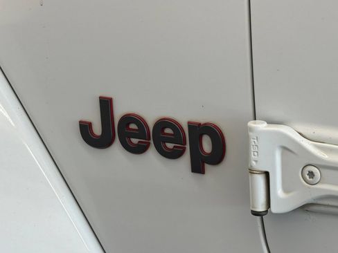 Used 2018 Jeep Wrangler Unlimited Rubicon w/ Safety Group AWD/4WD image 25