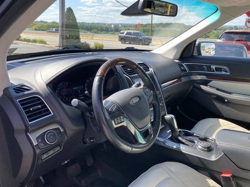 Used 2017 Ford Explorer Platinum AWD/4WD image 11