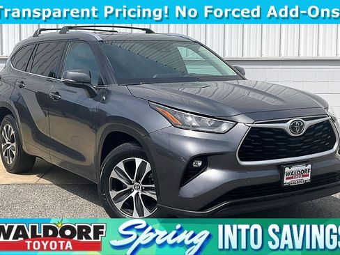 Used 2020 Toyota Highlander XLE FWD image 1