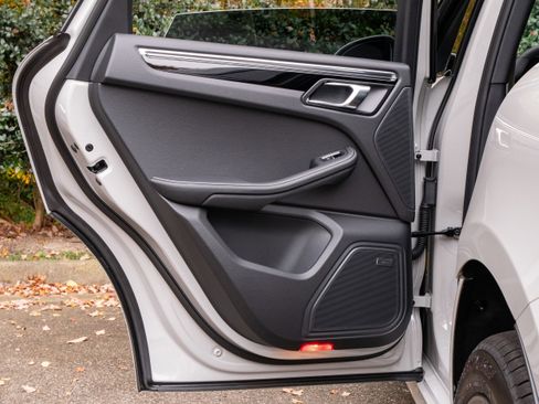 New 2026 Porsche Macan Turbo image 39