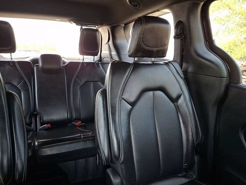 Used 2025 Chrysler Pacifica Select FWD image 21