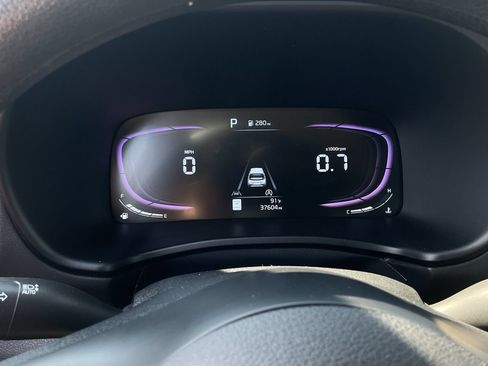 Used 2025 Kia Soul LX w/ LX Technology Package FWD image 36
