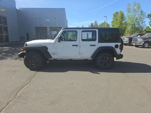 Used 2018 Jeep Wrangler Unlimited Sport AWD/4WD image 2