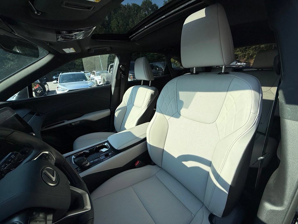 Used 2025 Lexus RX 350 Premium w/ Convenience Package FWD image 10