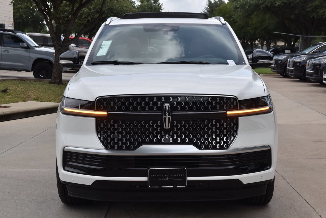 New 2026 Lincoln Navigator L Reserve AWD/4WD image 2