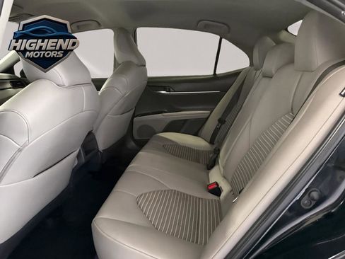 Used 2019 Toyota Camry SE FWD image 14