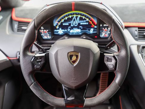Used 2019 Lamborghini Aventador SVJ AWD/4WD image 13
