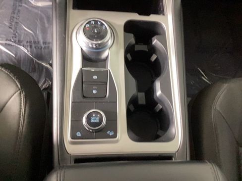 Used 2023 Ford Explorer XLT image 28