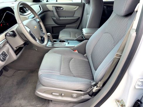 Used 2017 Chevrolet Traverse LT image 12