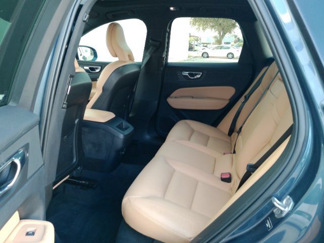 Used 2019 Volvo XC60 T5 Momentum w/ Premium Package FWD image 18