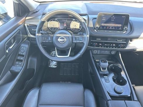 Used 2023 Nissan Rogue SV w/ SV Premium B Package image 16