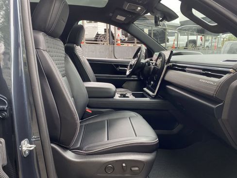 Used 2025 GMC Sierra EV Denali AWD/4WD image 18