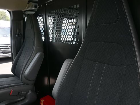Used 2025 Chevrolet Express 2500 w/ Driver Convenience Package RWD image 5
