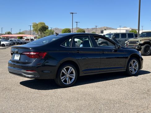 Used 2024 Volkswagen Jetta SE image 5