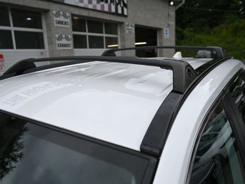 Used 2022 Toyota RAV4 XLE AWD/4WD image 9