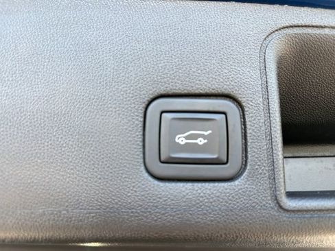 Used 2022 GMC Terrain SLT w/ Tech Package AWD/4WD image 17