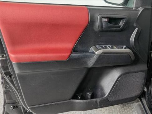 Used 2017 Toyota Tacoma SR5 w/ Tow Package RWD image 12