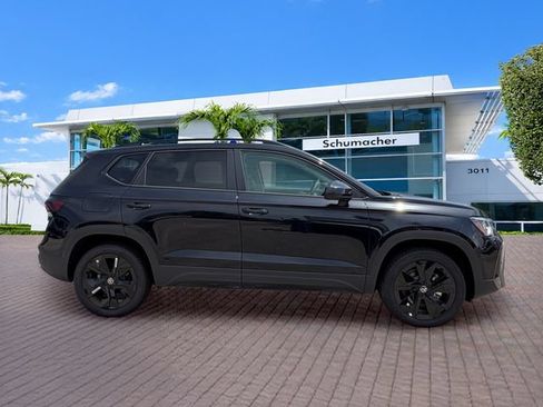 New 2026 Volkswagen Taos SE FWD image 8