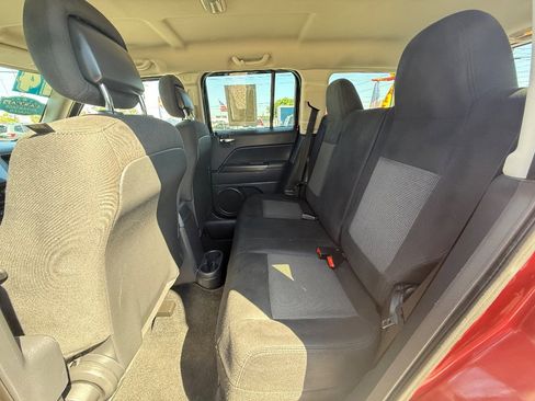 Used 2014 Jeep Patriot Latitude AWD/4WD image 6