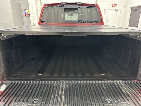 Used 2017 Nissan Titan PRO-4X w/ Pro-4x Convenience Package image 12