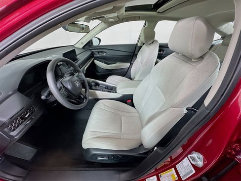 Used 2025 Honda Accord SE image 18
