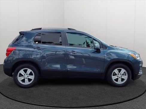 Certified 2022 Chevrolet Trax LT w/ LT Convenience Package image 4